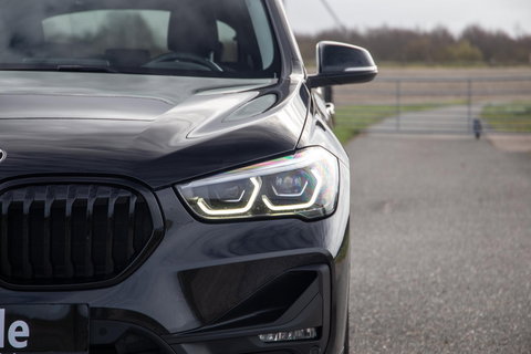 BMW X1 xDrive25e Executive BLACK LINE / CAMERA / CARPLAY / HEAD UP DISPLAY / LEDER / LED / CRUISE CONTROLE / STOELVERWARMING