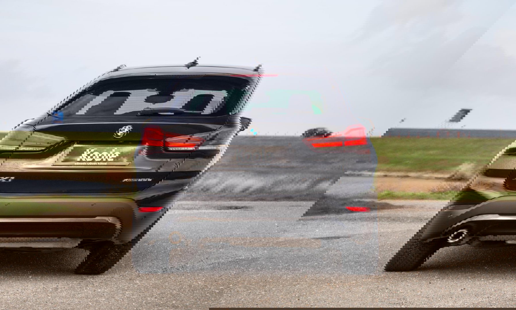 BMW X1 xDrive25e Executive BLACK LINE / CAMERA / CARPLAY / HEAD UP DISPLAY / LEDER / LED / CRUISE CONTROLE / STOELVERWARMING