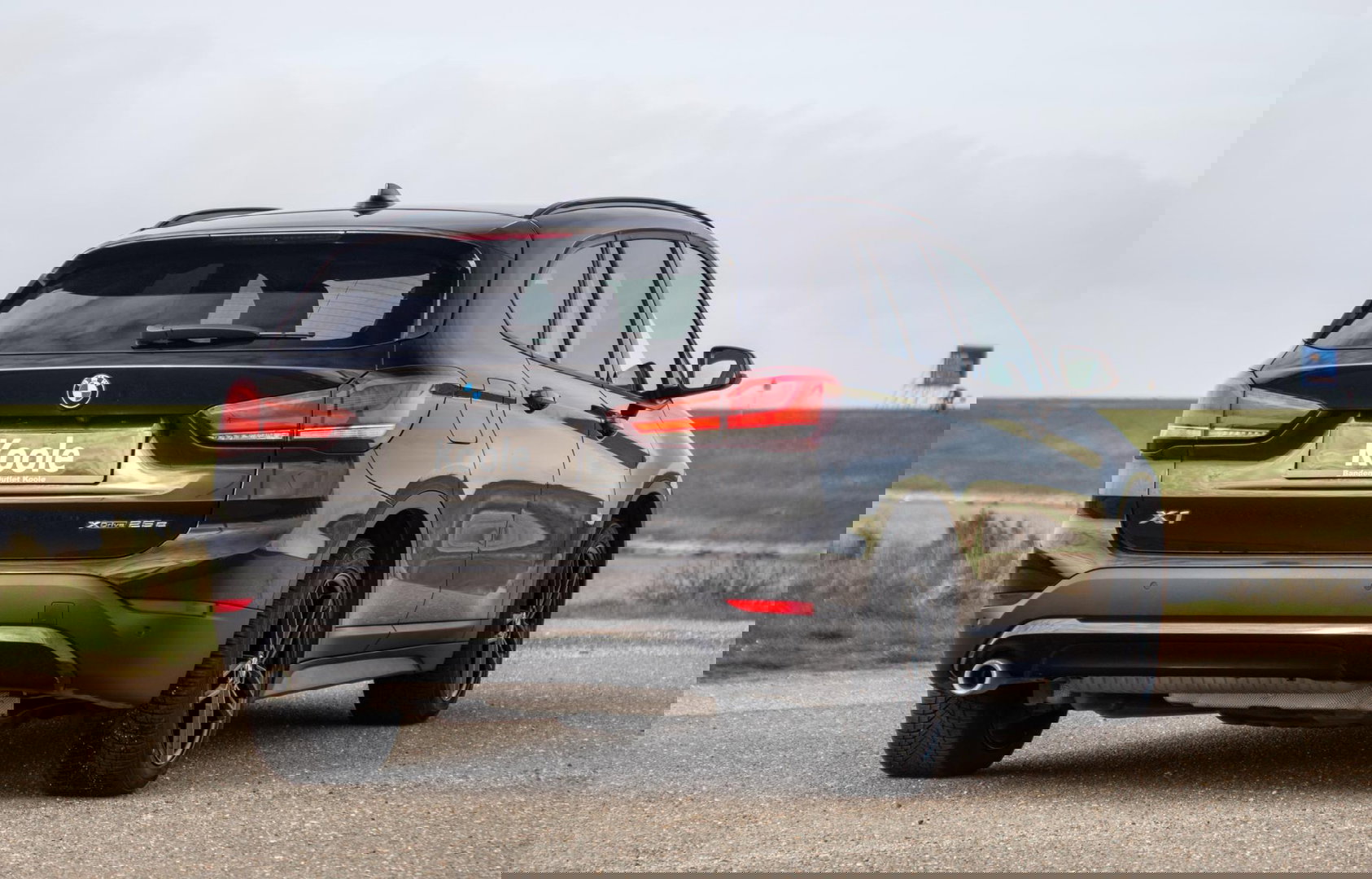 BMW X1 xDrive25e Executive BLACK LINE / CAMERA / CARPLAY / HEAD UP DISPLAY / LEDER / LED / CRUISE CONTROLE / STOELVERWARMING