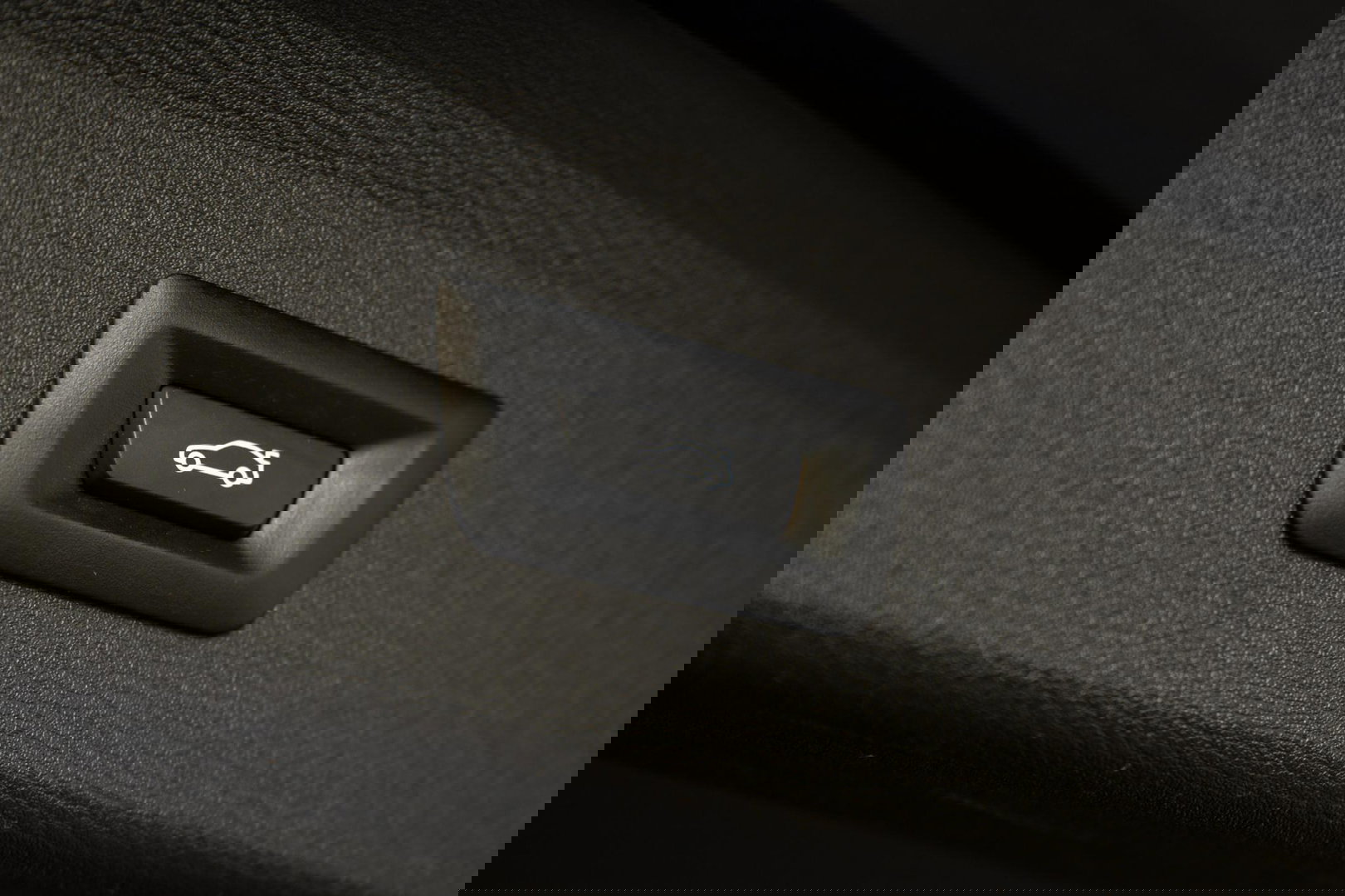 BMW X1 xDrive25e Executive BLACK LINE / CAMERA / CARPLAY / HEAD UP DISPLAY / LEDER / LED / CRUISE CONTROLE / STOELVERWARMING