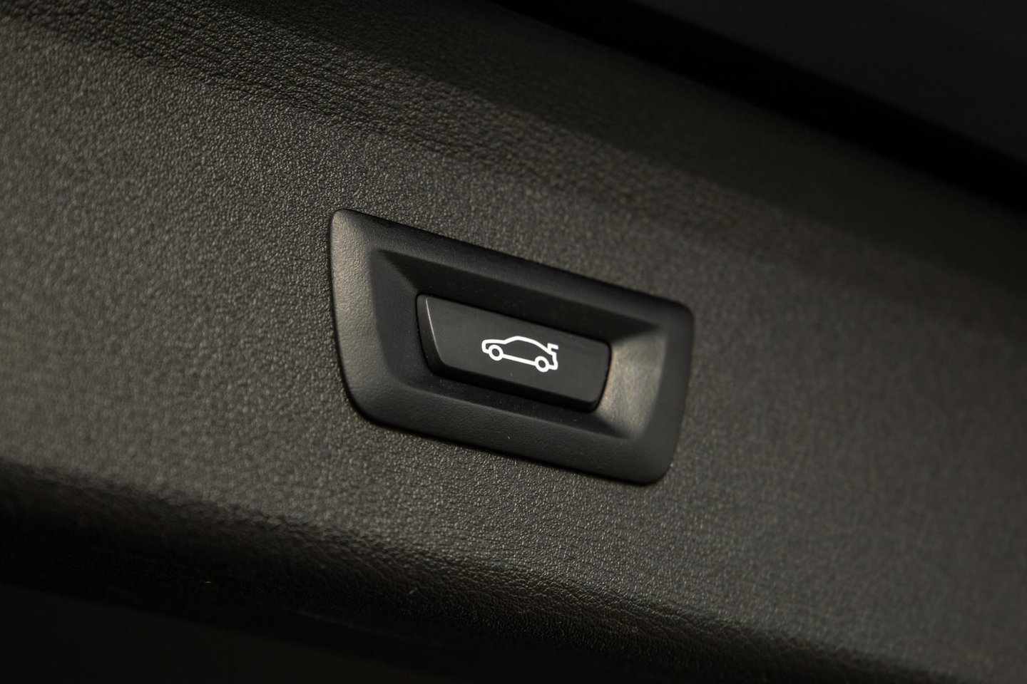 BMW X1 xDrive25e Executive BLACK LINE / CAMERA / CARPLAY / HEAD UP DISPLAY / LEDER / LED / CRUISE CONTROLE / STOELVERWARMING