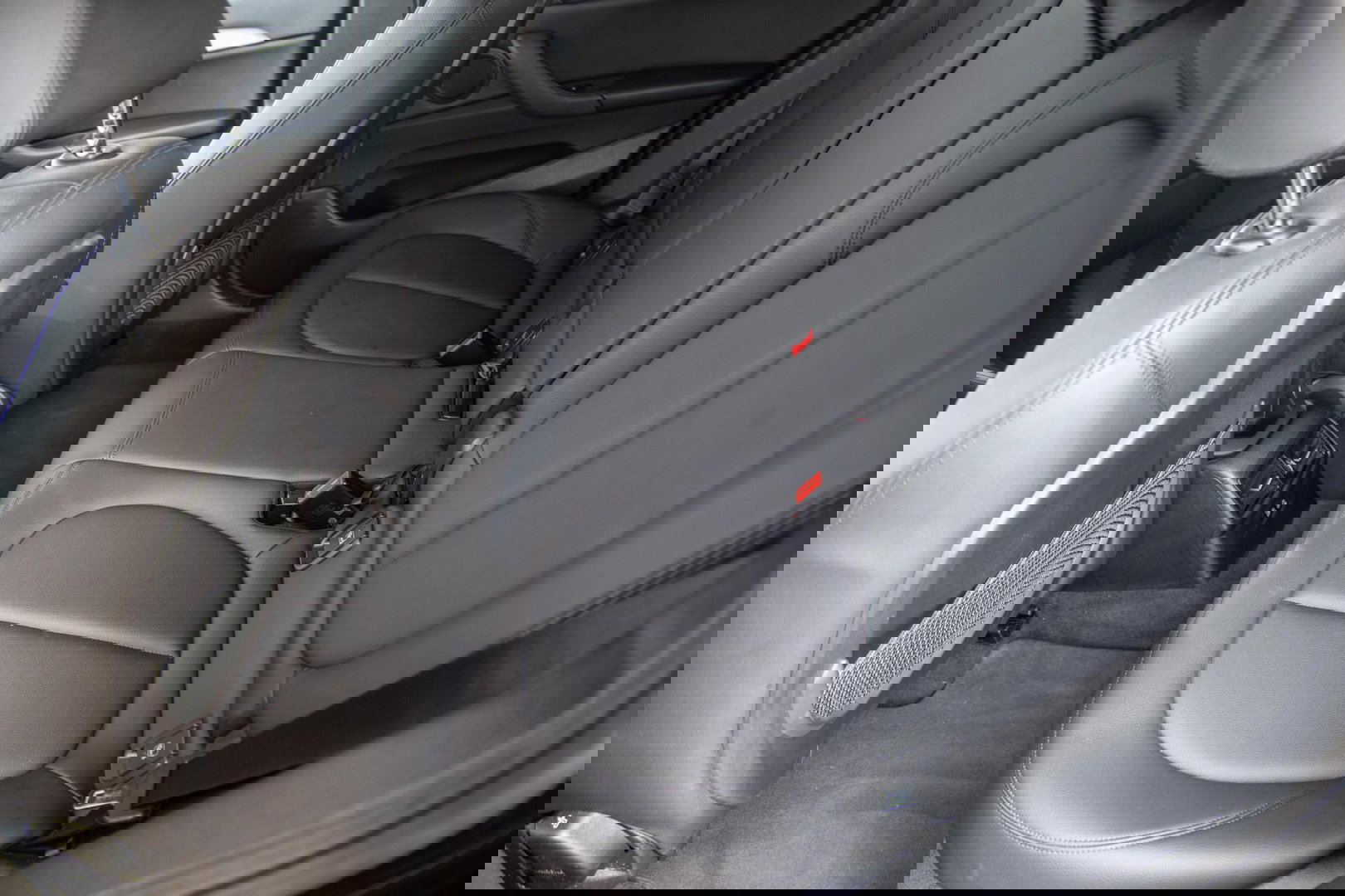 BMW X1 xDrive25e Executive BLACK LINE / CAMERA / CARPLAY / HEAD UP DISPLAY / LEDER / LED / CRUISE CONTROLE / STOELVERWARMING