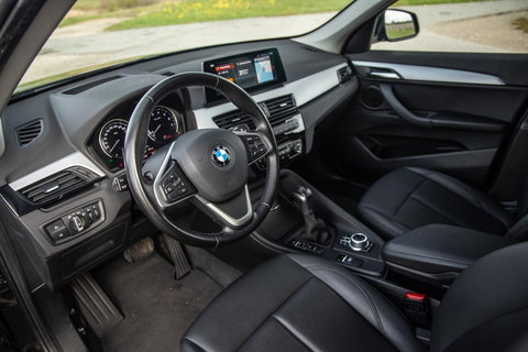 BMW X1 xDrive25e Executive BLACK LINE / CAMERA / CARPLAY / HEAD UP DISPLAY / LEDER / LED / CRUISE CONTROLE / STOELVERWARMING