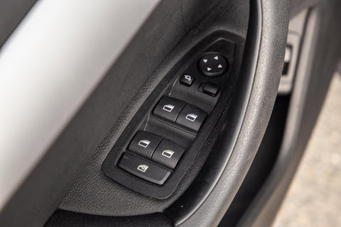 BMW X1 xDrive25e Executive BLACK LINE / CAMERA / CARPLAY / HEAD UP DISPLAY / LEDER / LED / CRUISE CONTROLE / STOELVERWARMING