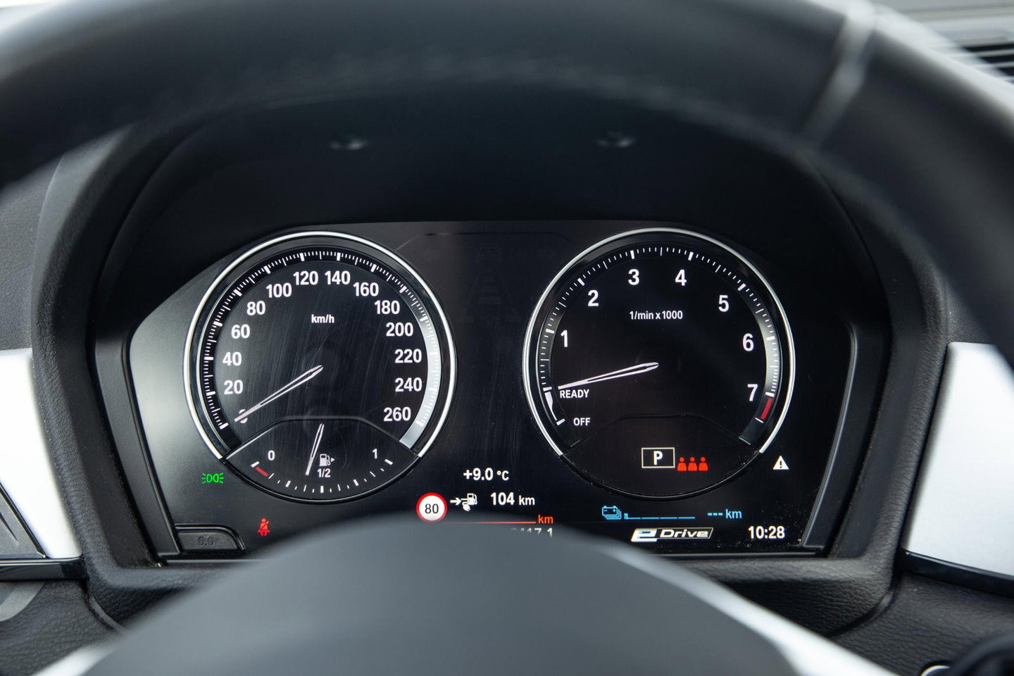 BMW X1 xDrive25e Executive BLACK LINE / CAMERA / CARPLAY / HEAD UP DISPLAY / LEDER / LED / CRUISE CONTROLE / STOELVERWARMING