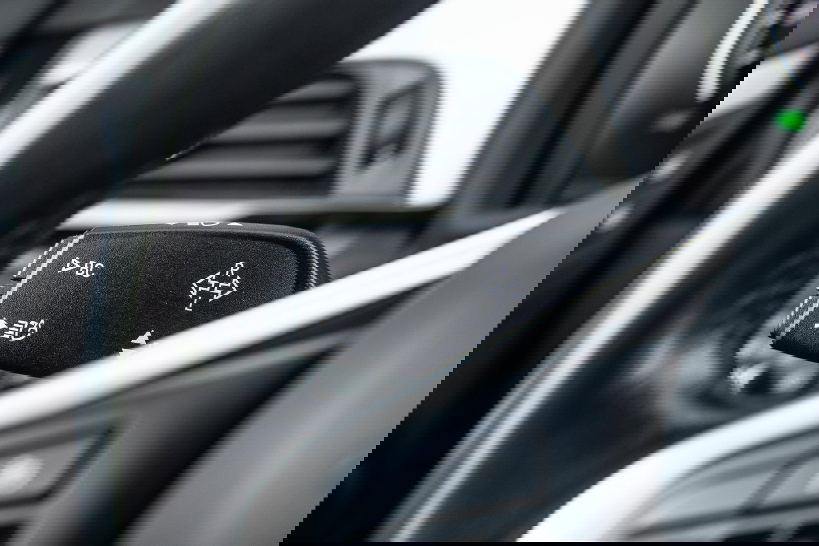 BMW X1 xDrive25e Executive BLACK LINE / CAMERA / CARPLAY / HEAD UP DISPLAY / LEDER / LED / CRUISE CONTROLE / STOELVERWARMING