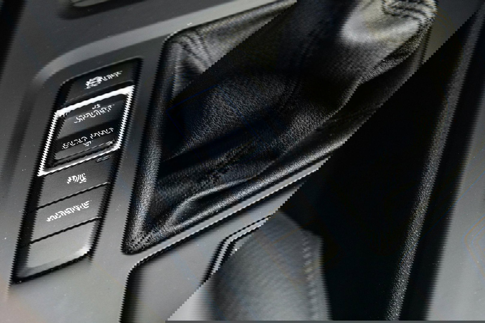 BMW X1 xDrive25e Executive BLACK LINE / CAMERA / CARPLAY / HEAD UP DISPLAY / LEDER / LED / CRUISE CONTROLE / STOELVERWARMING