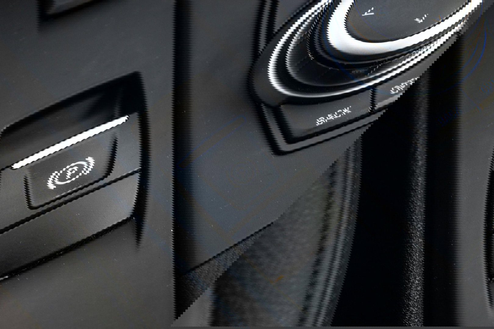 BMW X1 xDrive25e Executive BLACK LINE / CAMERA / CARPLAY / HEAD UP DISPLAY / LEDER / LED / CRUISE CONTROLE / STOELVERWARMING