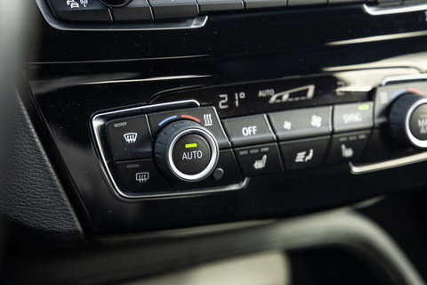 BMW X1 xDrive25e Executive BLACK LINE / CAMERA / CARPLAY / HEAD UP DISPLAY / LEDER / LED / CRUISE CONTROLE / STOELVERWARMING