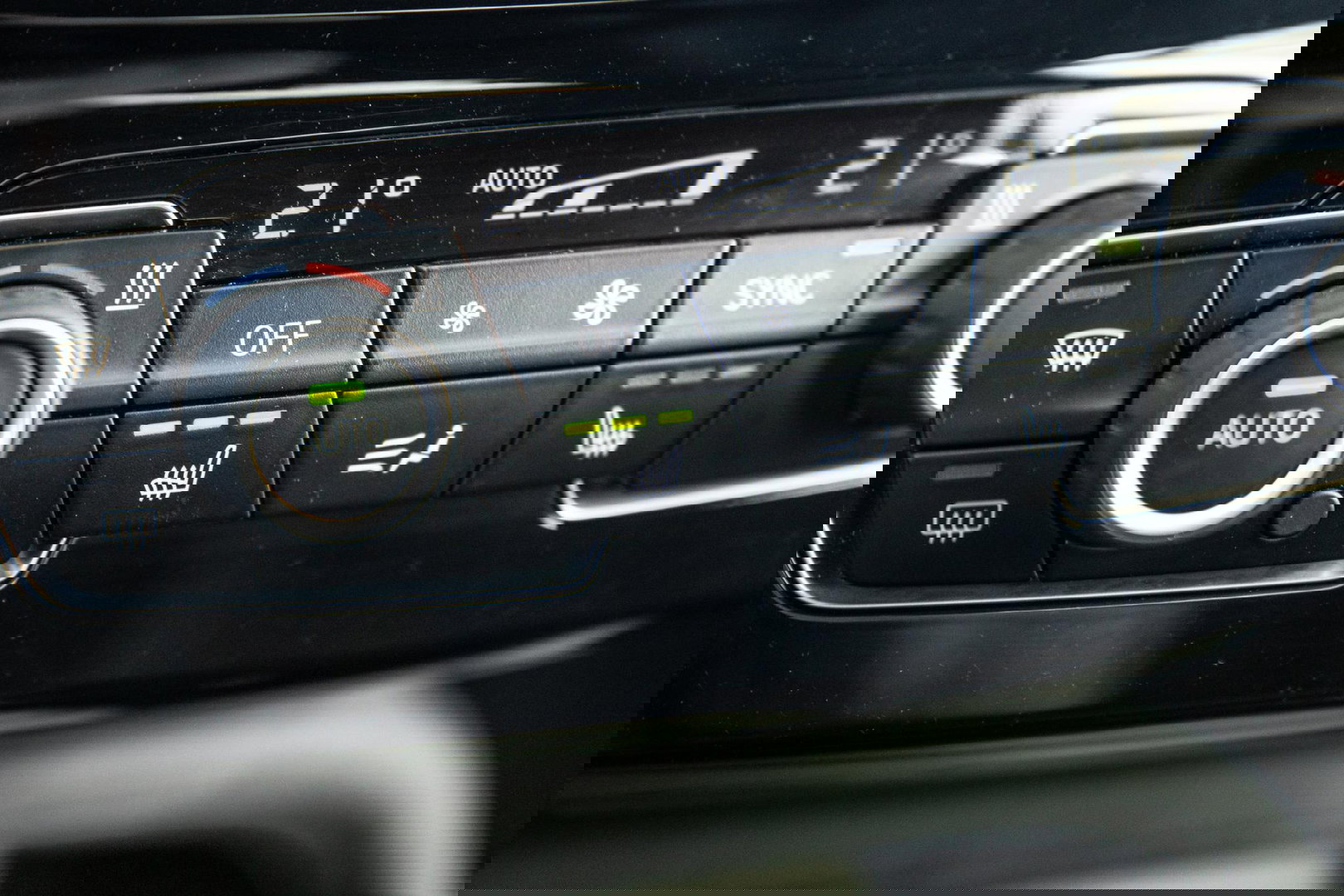 BMW X1 xDrive25e Executive BLACK LINE / CAMERA / CARPLAY / HEAD UP DISPLAY / LEDER / LED / CRUISE CONTROLE / STOELVERWARMING