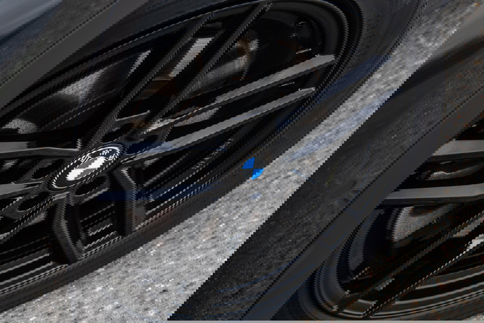 BMW X1 xDrive25e Executive BLACK LINE / CAMERA / CARPLAY / HEAD UP DISPLAY / LEDER / LED / CRUISE CONTROLE / STOELVERWARMING