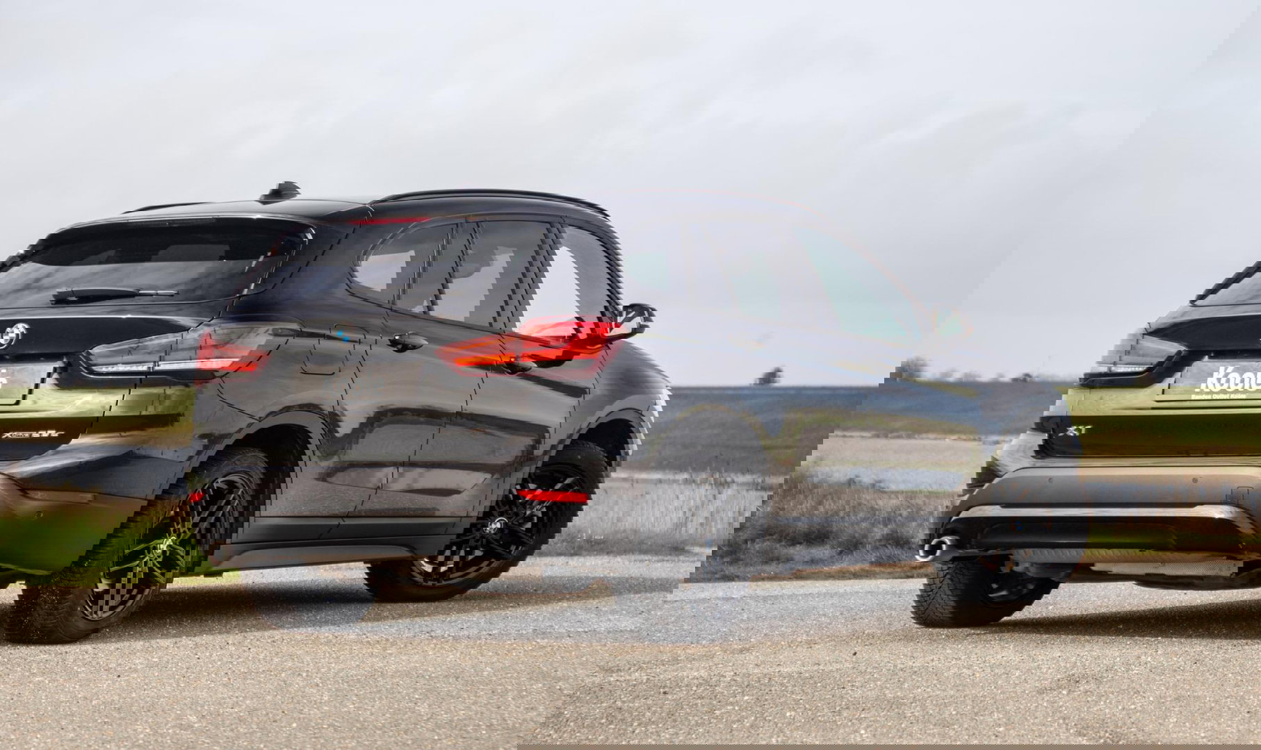 BMW X1 xDrive25e Executive BLACK LINE / CAMERA / CARPLAY / HEAD UP DISPLAY / LEDER / LED / CRUISE CONTROLE / STOELVERWARMING