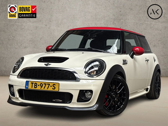 MINI Cooper - Mini 1.6 John Works Chili 211Pk (NAVIGATIE, XENON, LM VELGEN, SPORTSTOELEN, SPOILER, NIEUWE APK, NIEUWSTAAT)