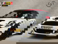 MINI Cooper - Mini 1.6 John Works Chili 211Pk (NAVIGATIE, XENON, LM VELGEN, SPORTSTOELEN, SPOILER, NIEUWE APK, NIEUWSTAAT)