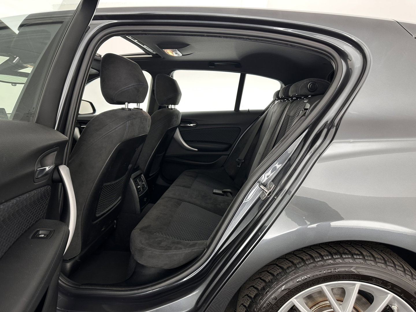 BMW 1-serie 118d M-Sportpack Executive Aut. *PANO | ALCANTARA |  FULL-LED | HEATED-SPORTSEATS | MEMORY-PACK | CAMERA | KEYLESS | DAB | NAVI-FULLMAP | PRIVACYGLASS | ECC | PDC | ADAPTIVE-CRUISE | 17''ALU*