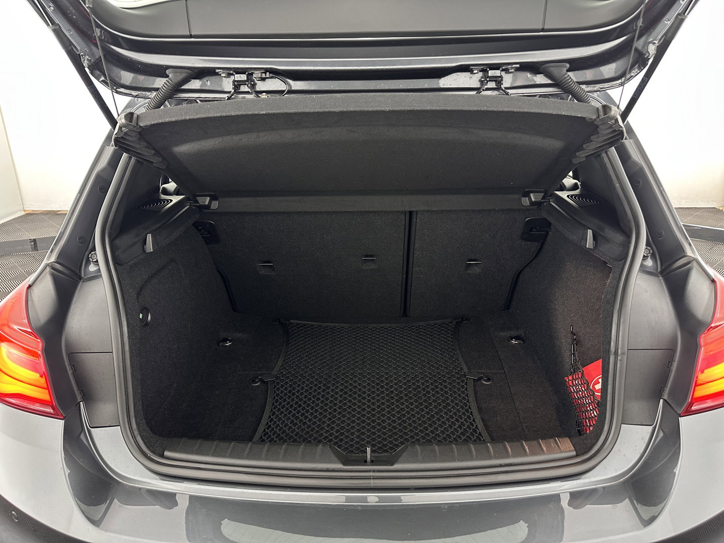 BMW 1-serie 118d M-Sportpack Executive Aut. *PANO | ALCANTARA |  FULL-LED | HEATED-SPORTSEATS | MEMORY-PACK | CAMERA | KEYLESS | DAB | NAVI-FULLMAP | PRIVACYGLASS | ECC | PDC | ADAPTIVE-CRUISE | 17''ALU*