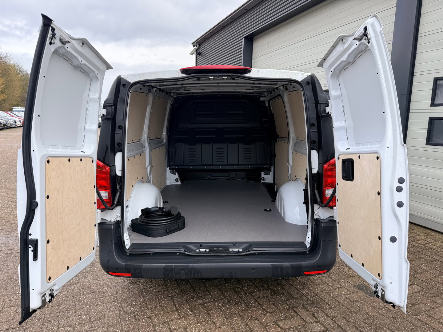 Mercedes-Benz eVito 66 kWh 261 km WLTP Snelladen - L2 Lang - Apple Carplay - Betimmerd