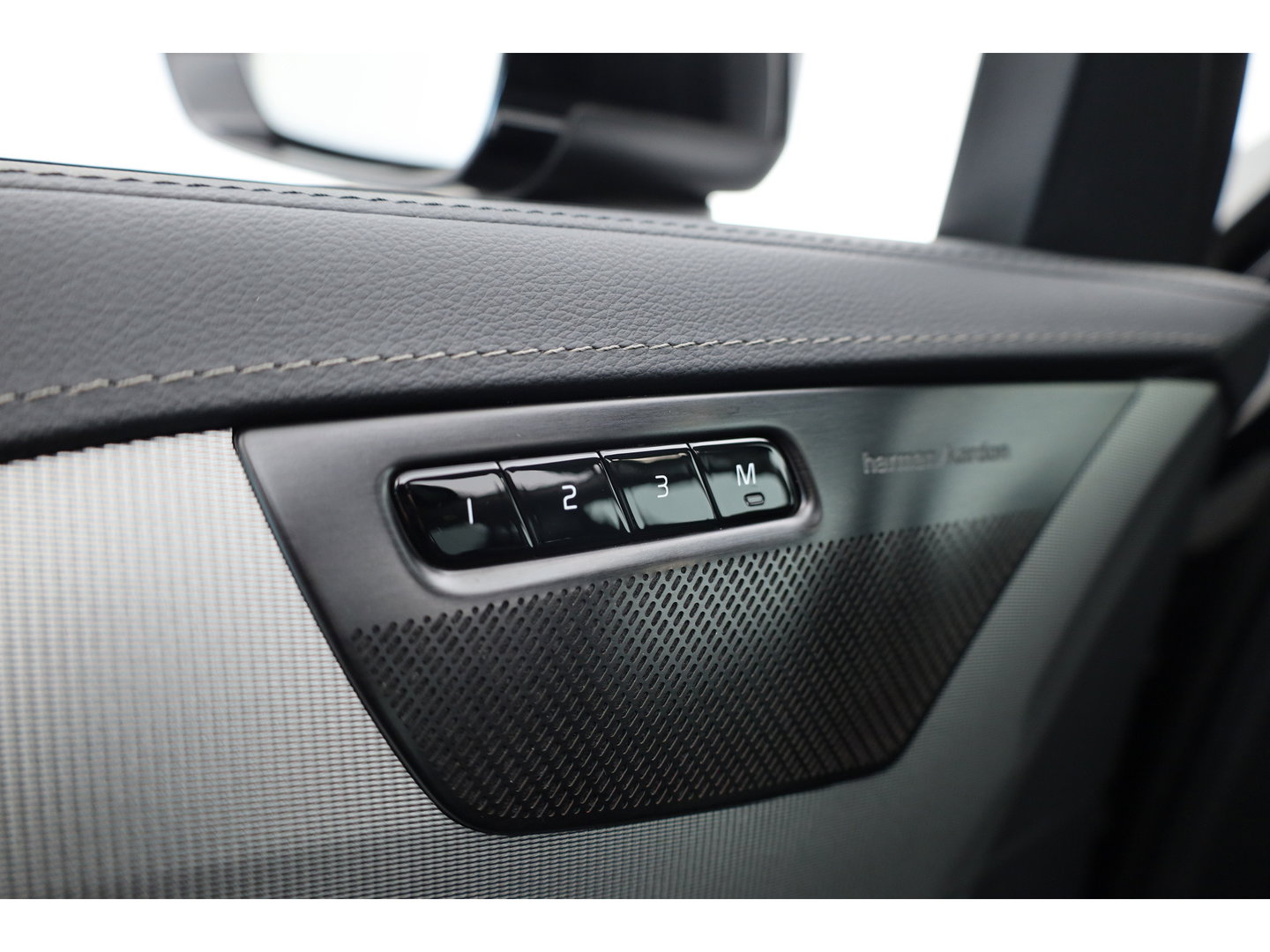 Volvo XC90 2.0 T8 Recharge AWD Plus Bright | SOH 95.9% | Pano | Elek. Trekhaak | Camera | Harman Kardon | Memory | Stoel- Stuurverw.