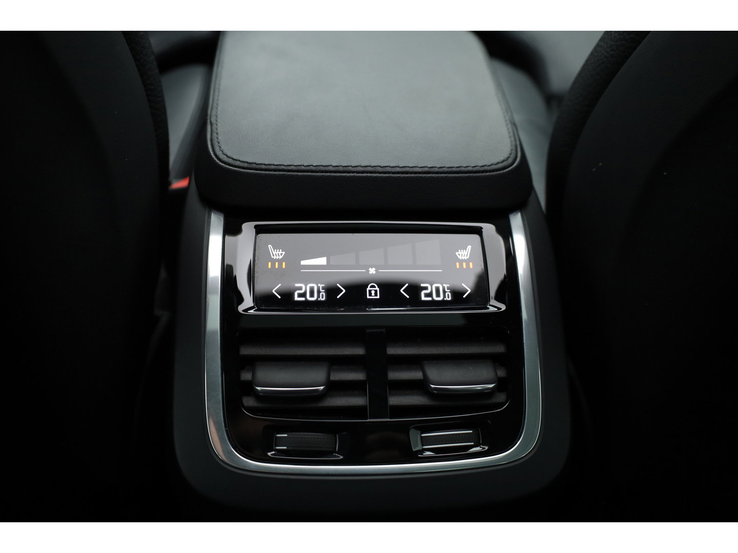 Volvo XC90 2.0 T8 Recharge AWD Plus Bright | SOH 95.9% | Pano | Elek. Trekhaak | Camera | Harman Kardon | Memory | Stoel- Stuurverw.