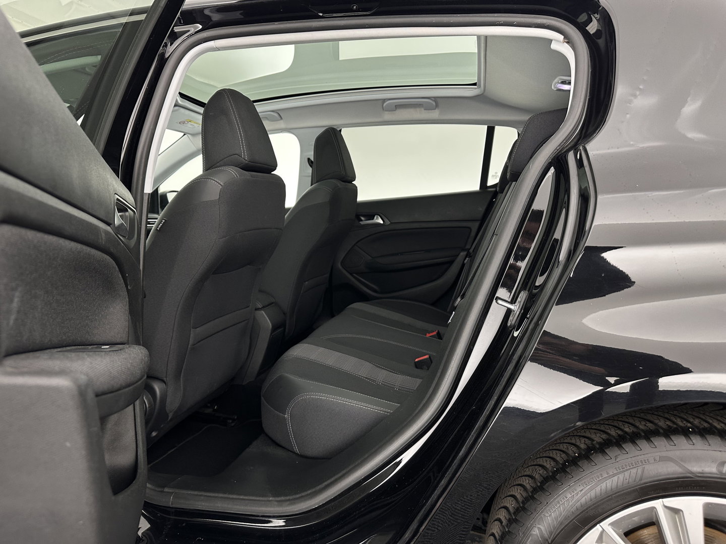 Peugeot 308 1.5 BlueHDi Blue Lease Premium *PANO | NAVI-FULLMAP | CAMERA | SPORTSEATS | DAB | PRIVACY-GLASS | ECC | PDC | CRUISE | TOWBAR | 16''ALU*