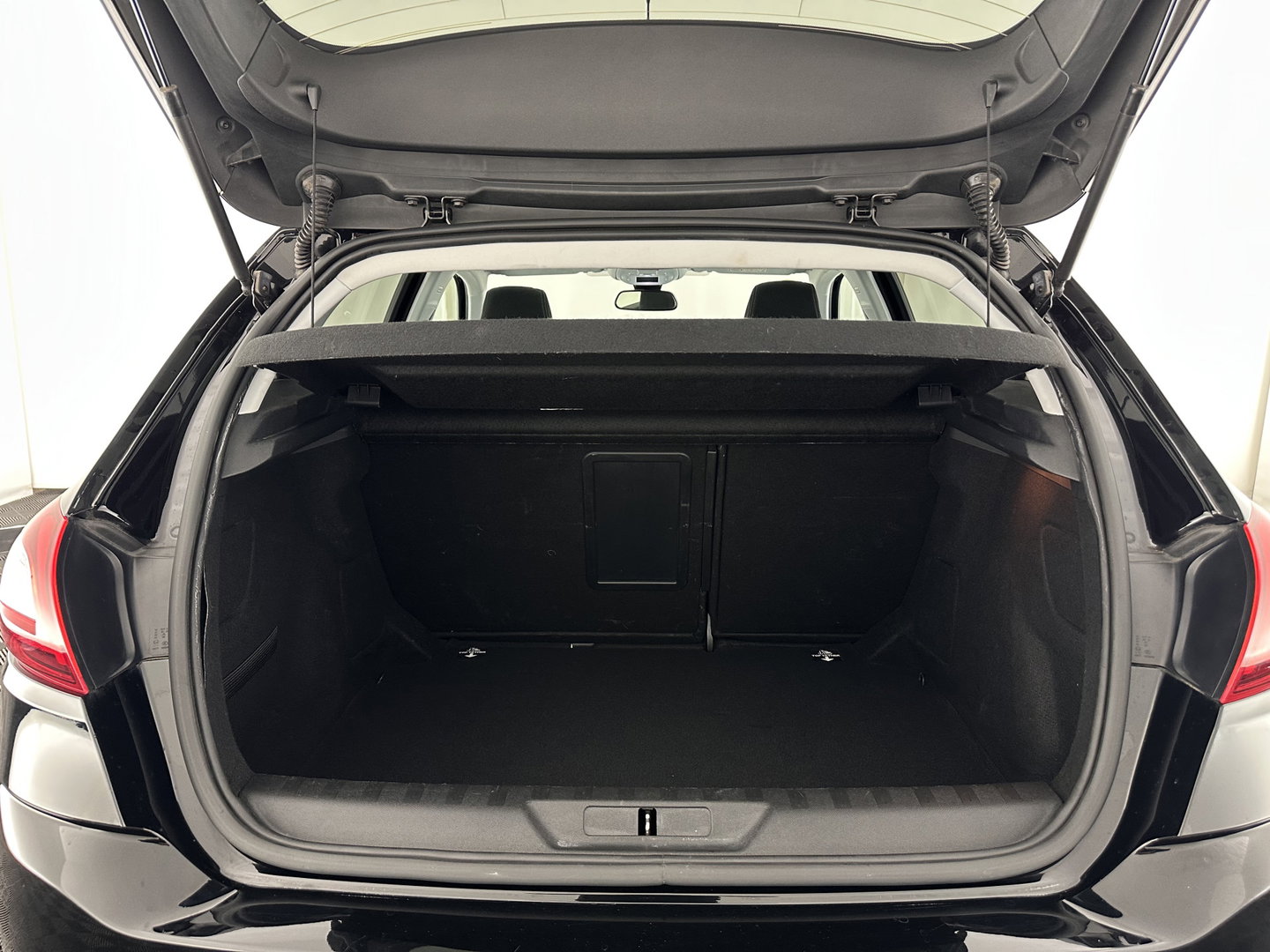 Peugeot 308 1.5 BlueHDi Blue Lease Premium *PANO | NAVI-FULLMAP | CAMERA | SPORTSEATS | DAB | PRIVACY-GLASS | ECC | PDC | CRUISE | TOWBAR | 16''ALU*