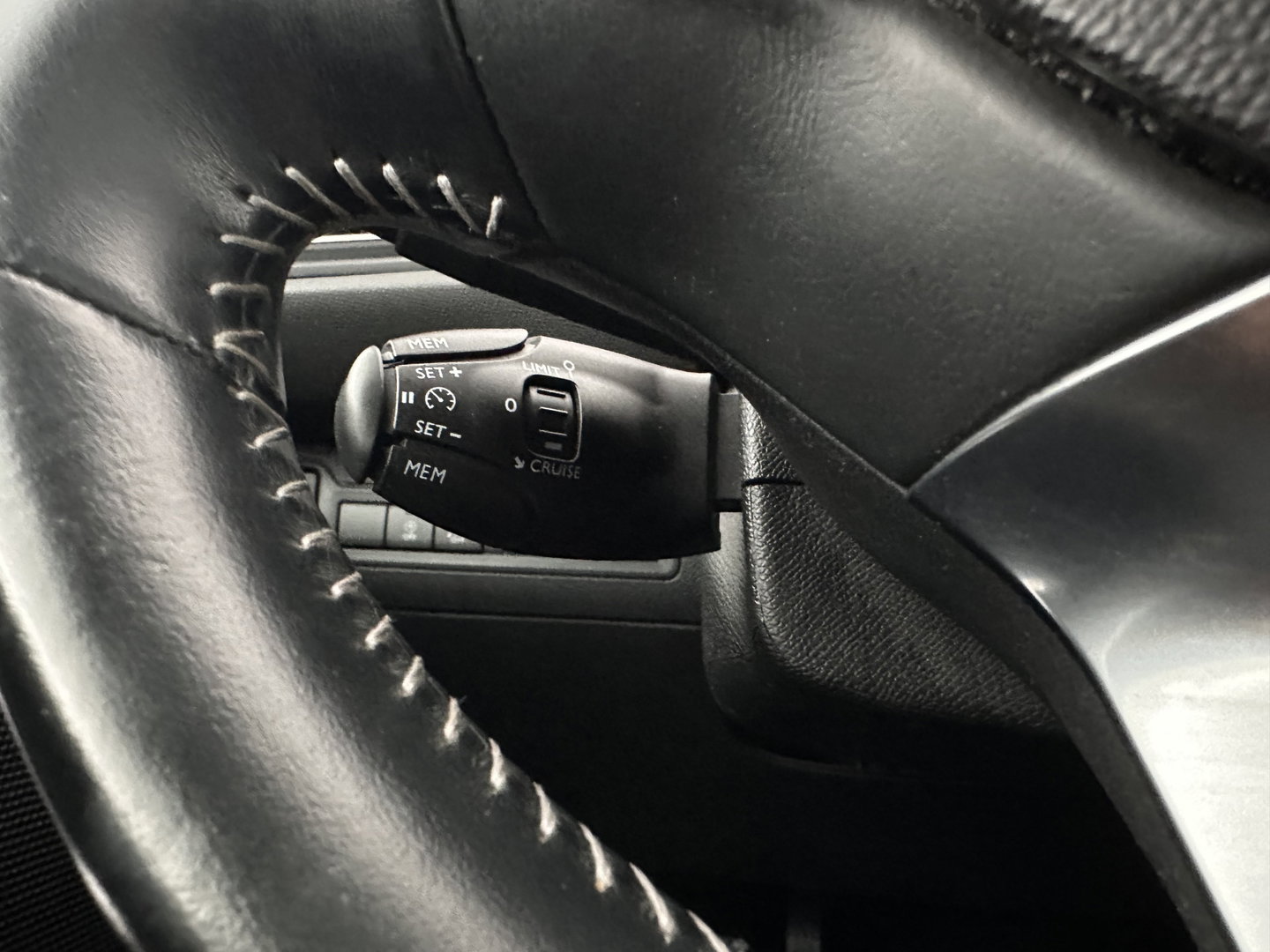 Peugeot 308 1.5 BlueHDi Blue Lease Premium *PANO | NAVI-FULLMAP | CAMERA | SPORTSEATS | DAB | PRIVACY-GLASS | ECC | PDC | CRUISE | TOWBAR | 16''ALU*