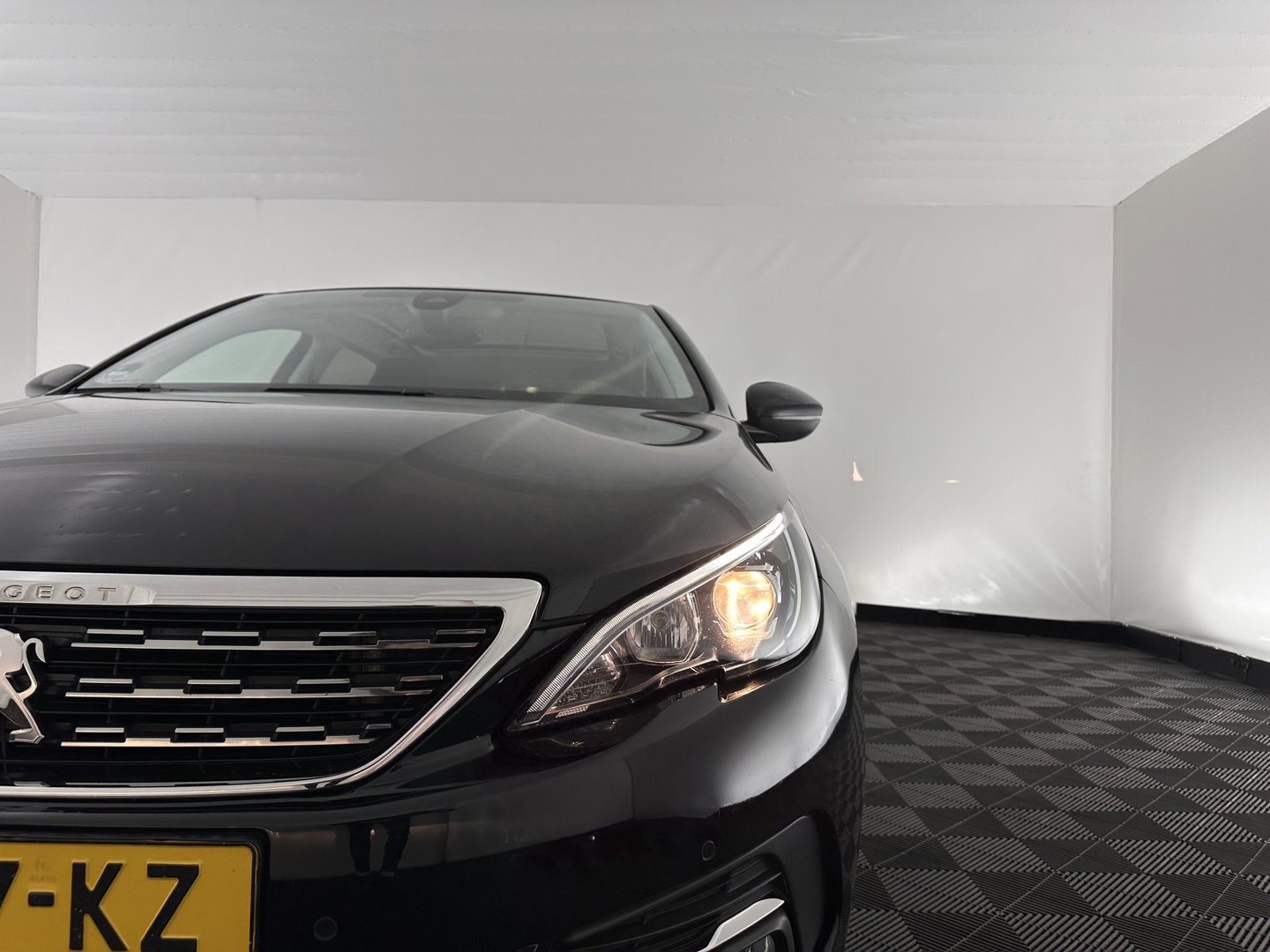 Peugeot 308 1.5 BlueHDi Blue Lease Premium *PANO | NAVI-FULLMAP | CAMERA | SPORTSEATS | DAB | PRIVACY-GLASS | ECC | PDC | CRUISE | TOWBAR | 16''ALU*