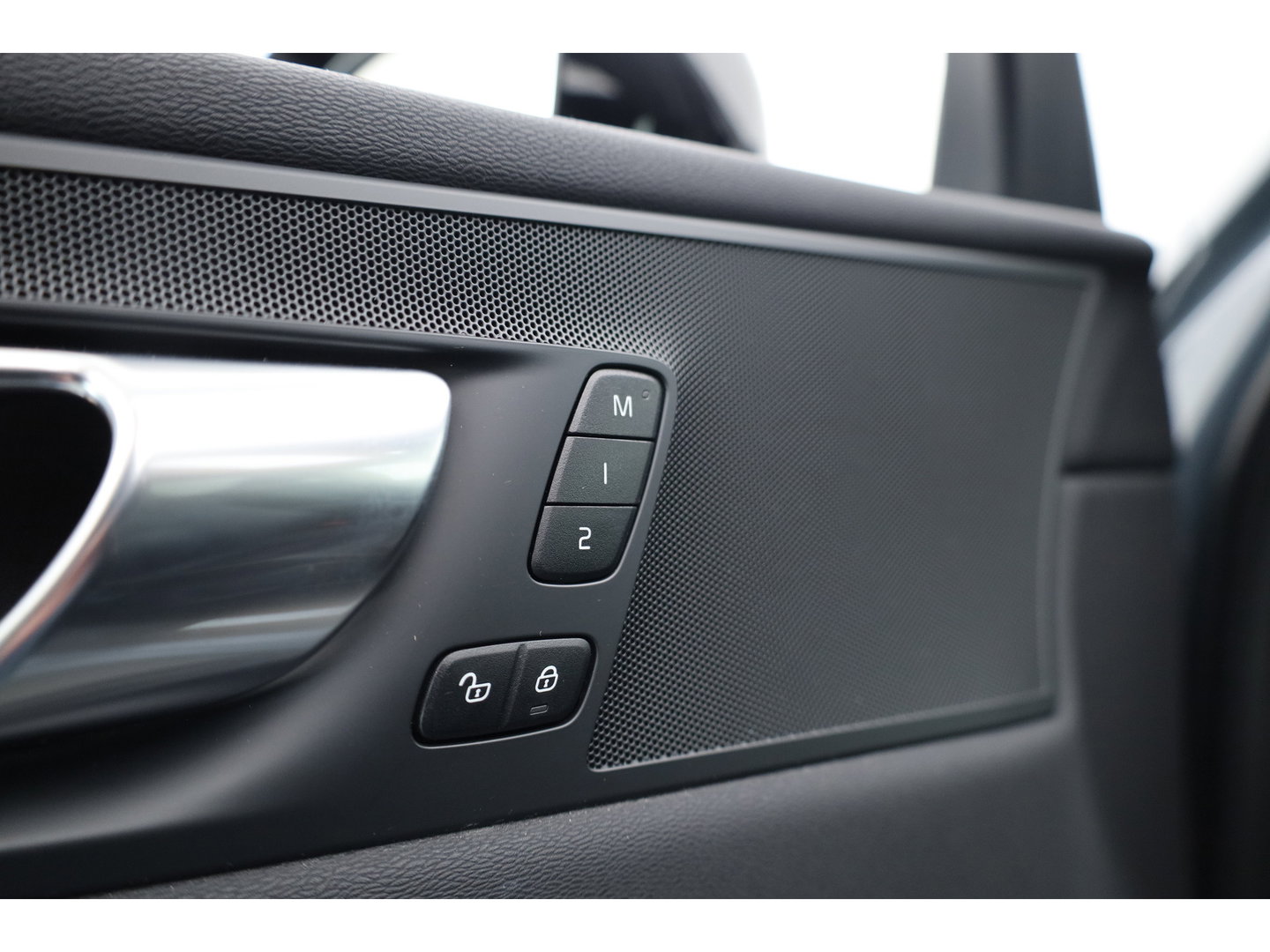 Volvo XC60 T6 Plug-in hybrid Plus Dark | Pano | Memory seats | 360cam | Elek. Trekhaak | 20'' | Pilot Assist | Stoel- Stuurverw.