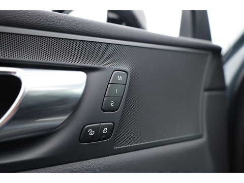 Volvo XC60 T6 Plug-in hybrid Plus Dark | Pano | Memory seats | 360cam | Elek. Trekhaak | 20'' | Pilot Assist | Stoel- Stuurverw.