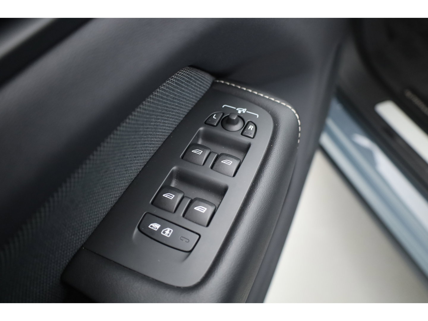 Volvo XC60 T6 Plug-in hybrid Plus Dark | Pano | Memory seats | 360cam | Elek. Trekhaak | 20'' | Pilot Assist | Stoel- Stuurverw.