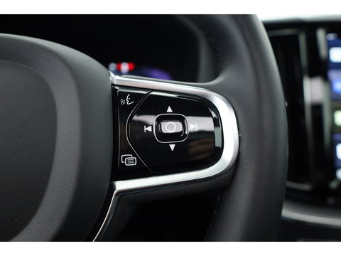 Volvo XC60 T6 Plug-in hybrid Plus Dark | Pano | Memory seats | 360cam | Elek. Trekhaak | 20'' | Pilot Assist | Stoel- Stuurverw.