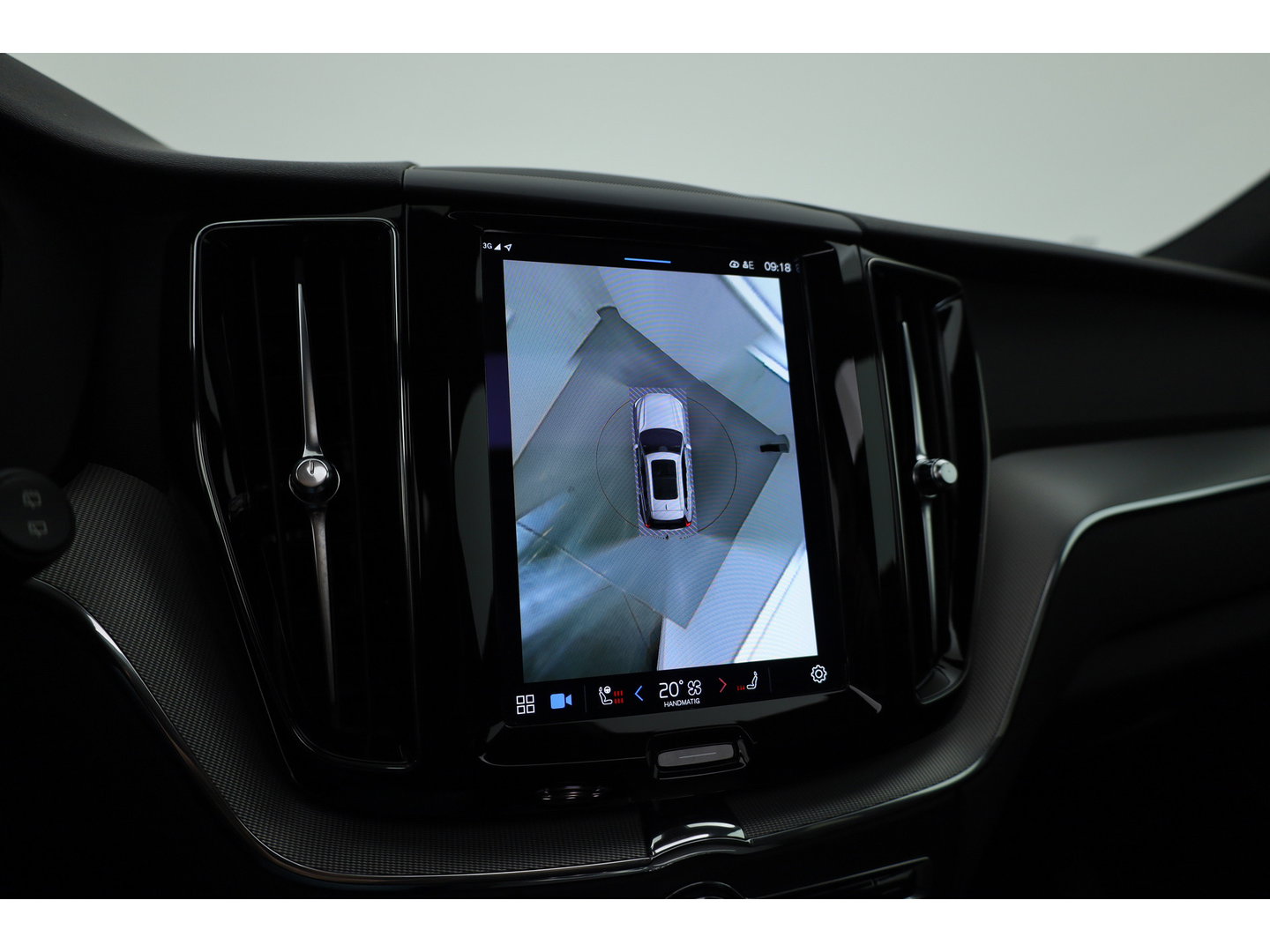 Volvo XC60 T6 Plug-in hybrid Plus Dark | Pano | Memory seats | 360cam | Elek. Trekhaak | 20'' | Pilot Assist | Stoel- Stuurverw.