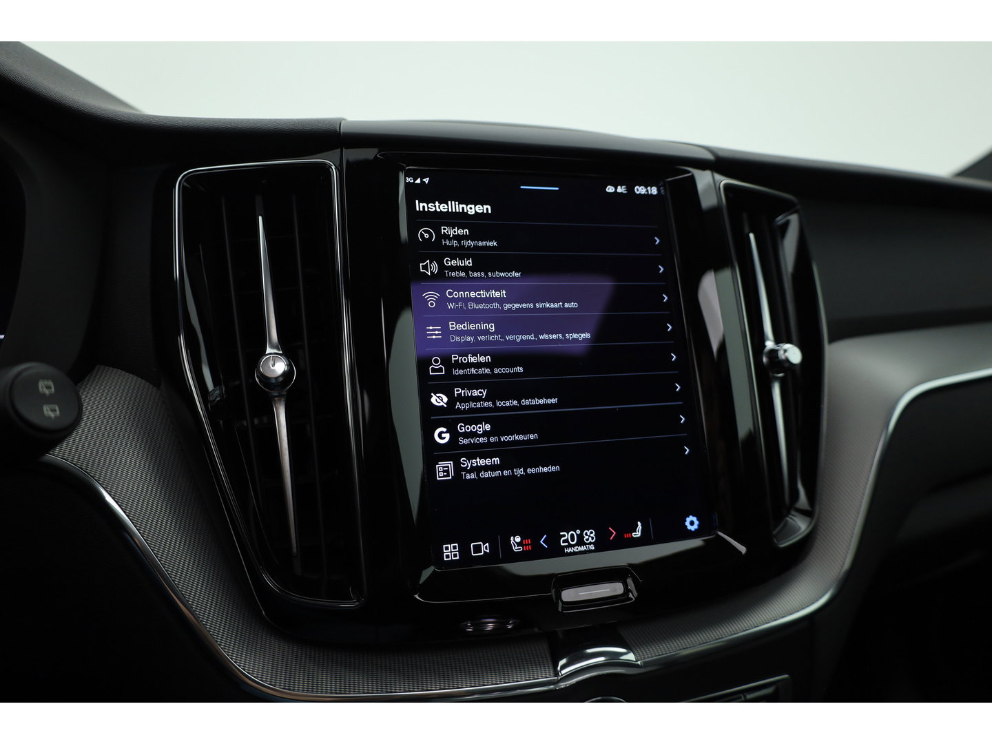 Volvo XC60 T6 Plug-in hybrid Plus Dark | Pano | Memory seats | 360cam | Elek. Trekhaak | 20'' | Pilot Assist | Stoel- Stuurverw.