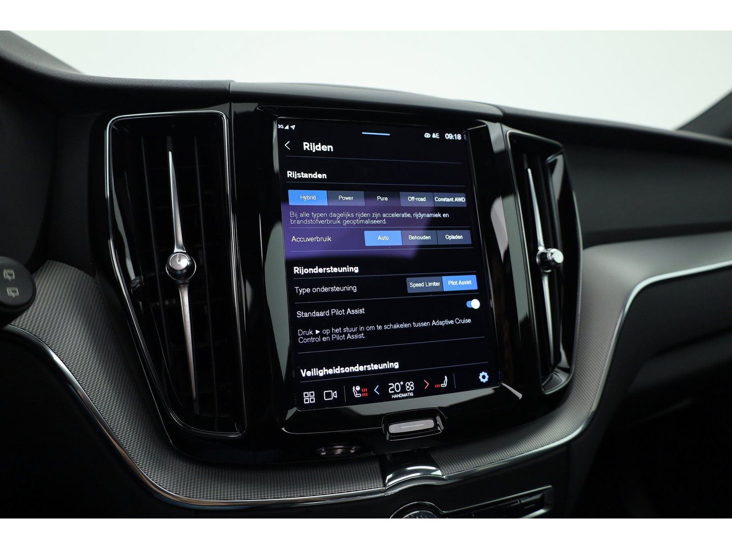 Volvo XC60 T6 Plug-in hybrid Plus Dark | Pano | Memory seats | 360cam | Elek. Trekhaak | 20'' | Pilot Assist | Stoel- Stuurverw.