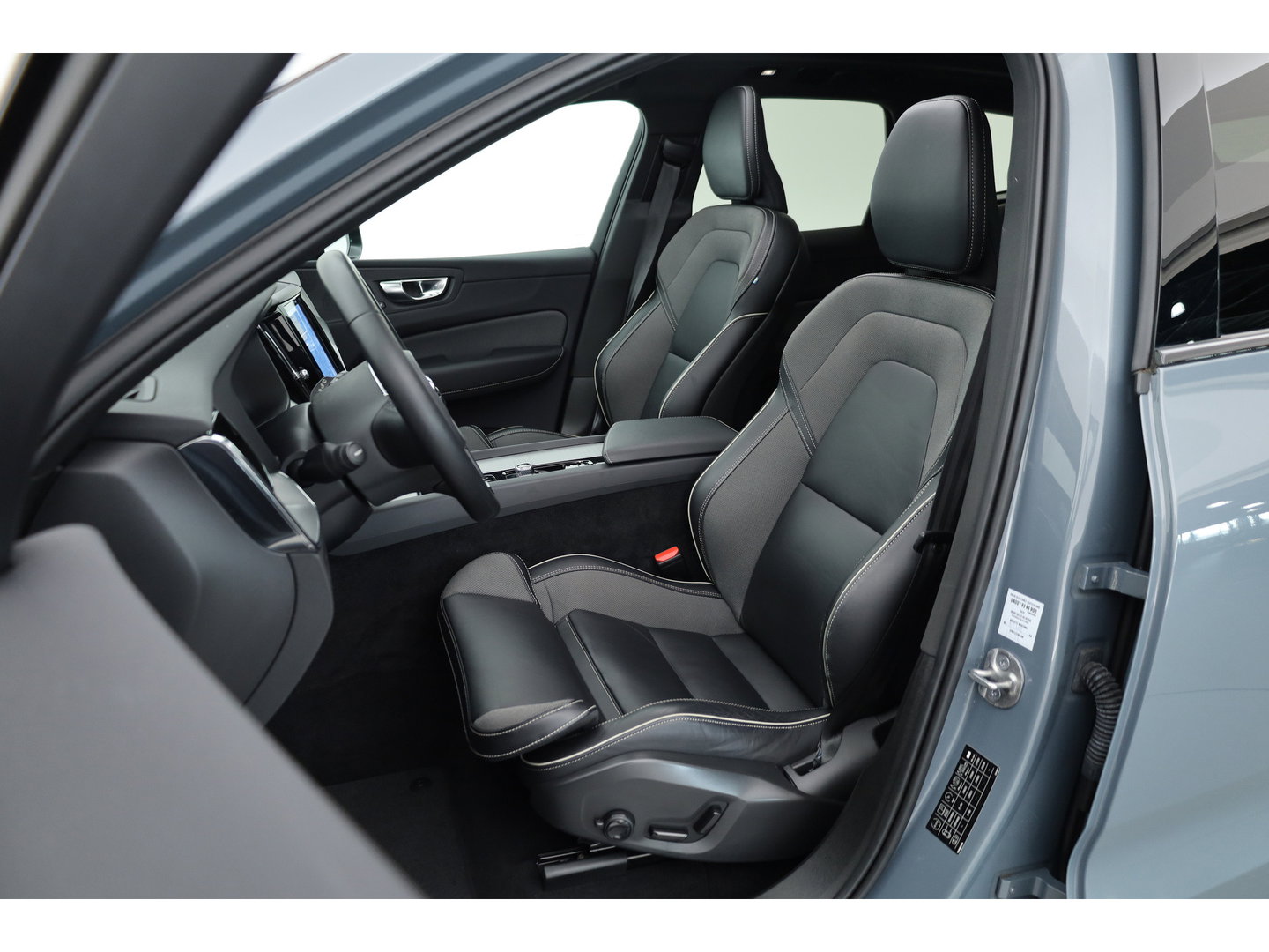 Volvo XC60 T6 Plug-in hybrid Plus Dark | Pano | Memory seats | 360cam | Elek. Trekhaak | 20'' | Pilot Assist | Stoel- Stuurverw.