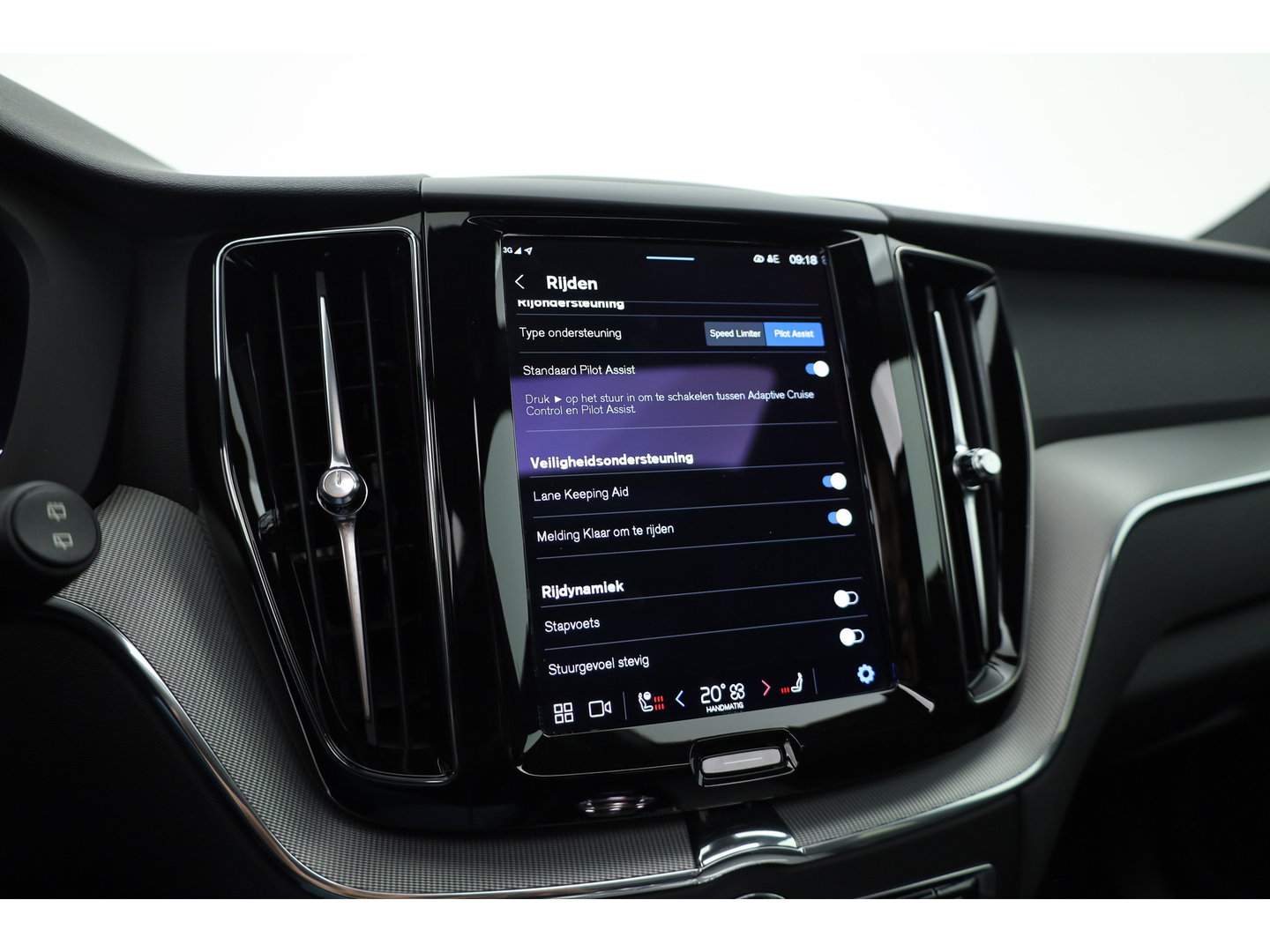 Volvo XC60 T6 Plug-in hybrid Plus Dark | Pano | Memory seats | 360cam | Elek. Trekhaak | 20'' | Pilot Assist | Stoel- Stuurverw.