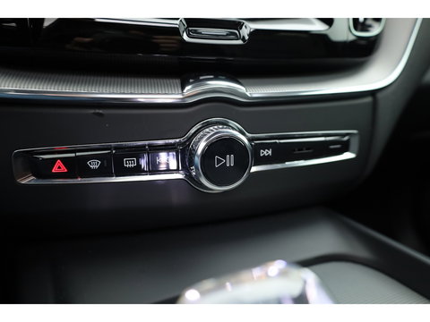 Volvo XC60 T6 Plug-in hybrid Plus Dark | Pano | Memory seats | 360cam | Elek. Trekhaak | 20'' | Pilot Assist | Stoel- Stuurverw.