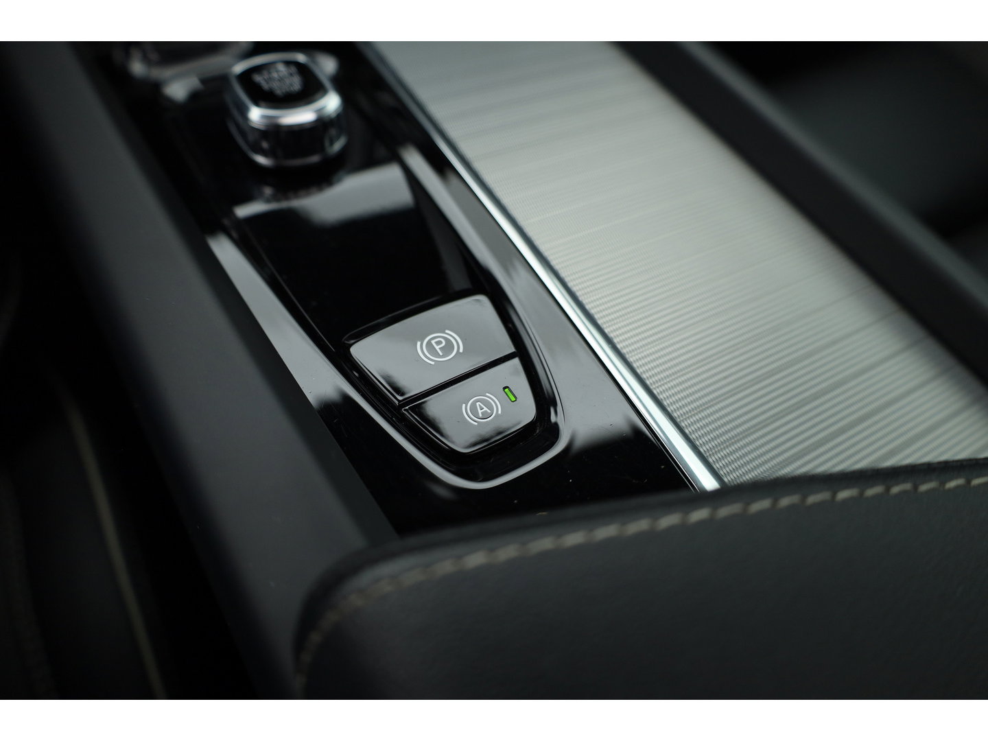 Volvo XC60 T6 Plug-in hybrid Plus Dark | Pano | Memory seats | 360cam | Elek. Trekhaak | 20'' | Pilot Assist | Stoel- Stuurverw.