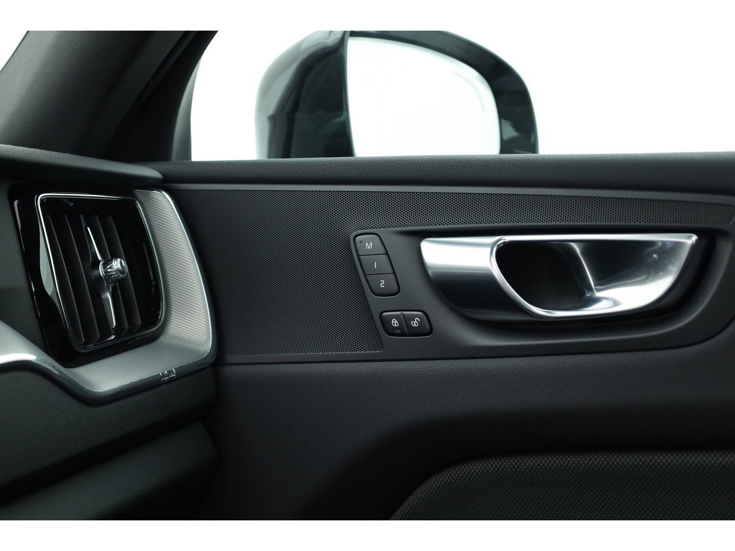 Volvo XC60 T6 Plug-in hybrid Plus Dark | Pano | Memory seats | 360cam | Elek. Trekhaak | 20'' | Pilot Assist | Stoel- Stuurverw.