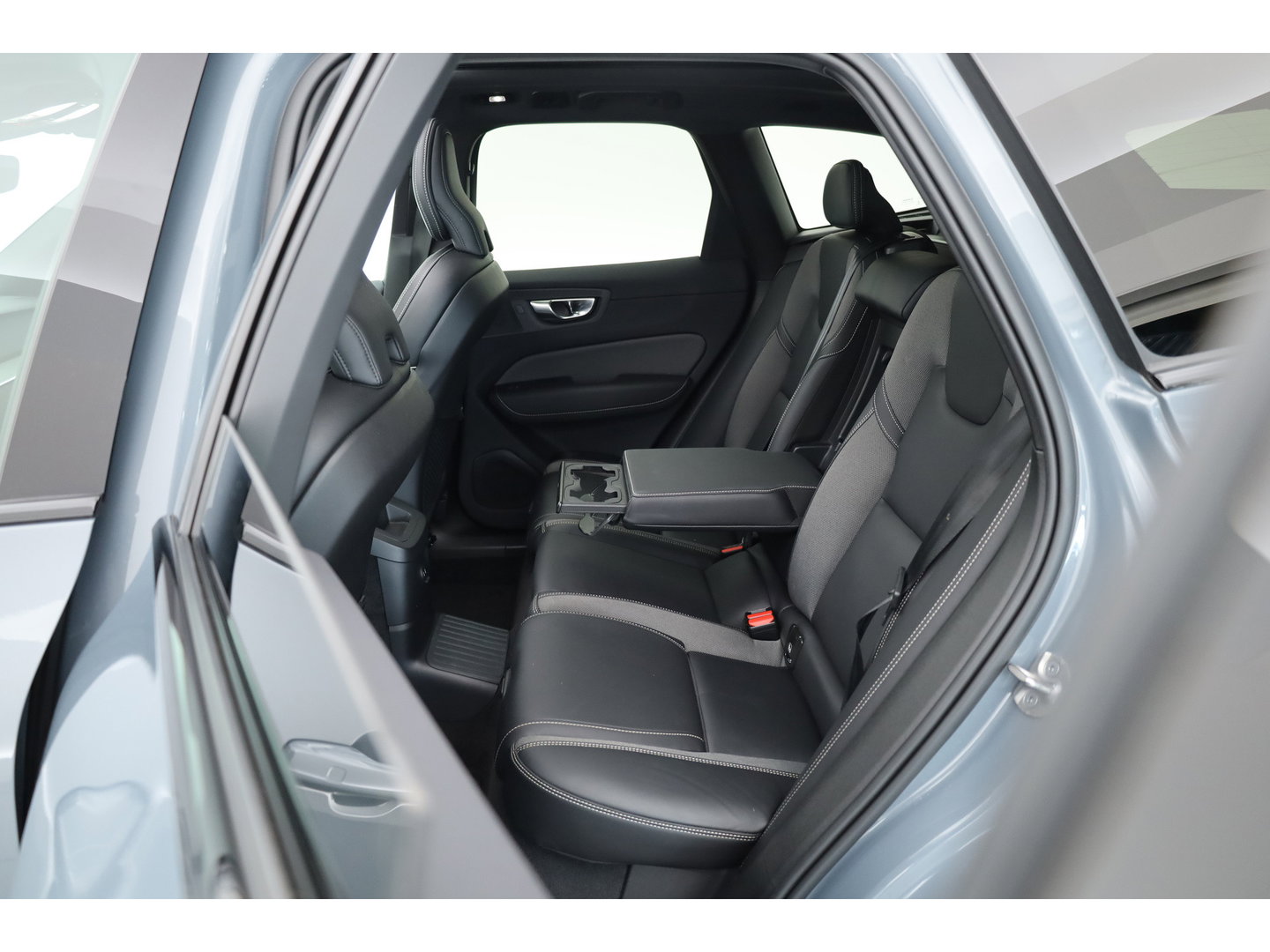 Volvo XC60 T6 Plug-in hybrid Plus Dark | Pano | Memory seats | 360cam | Elek. Trekhaak | 20'' | Pilot Assist | Stoel- Stuurverw.