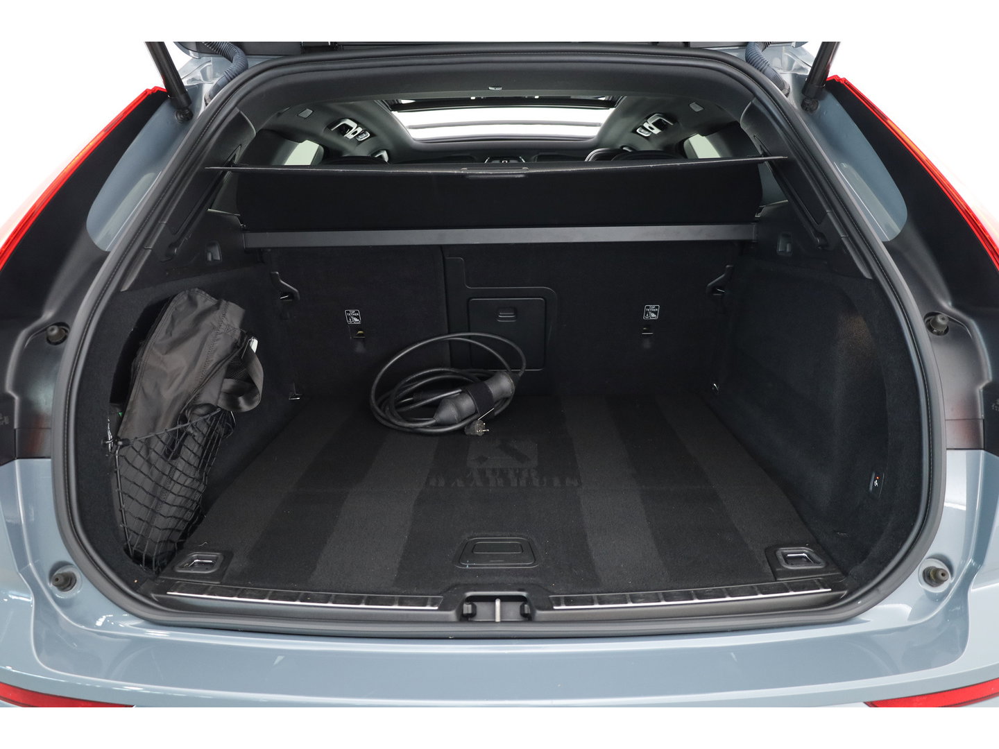 Volvo XC60 T6 Plug-in hybrid Plus Dark | Pano | Memory seats | 360cam | Elek. Trekhaak | 20'' | Pilot Assist | Stoel- Stuurverw.