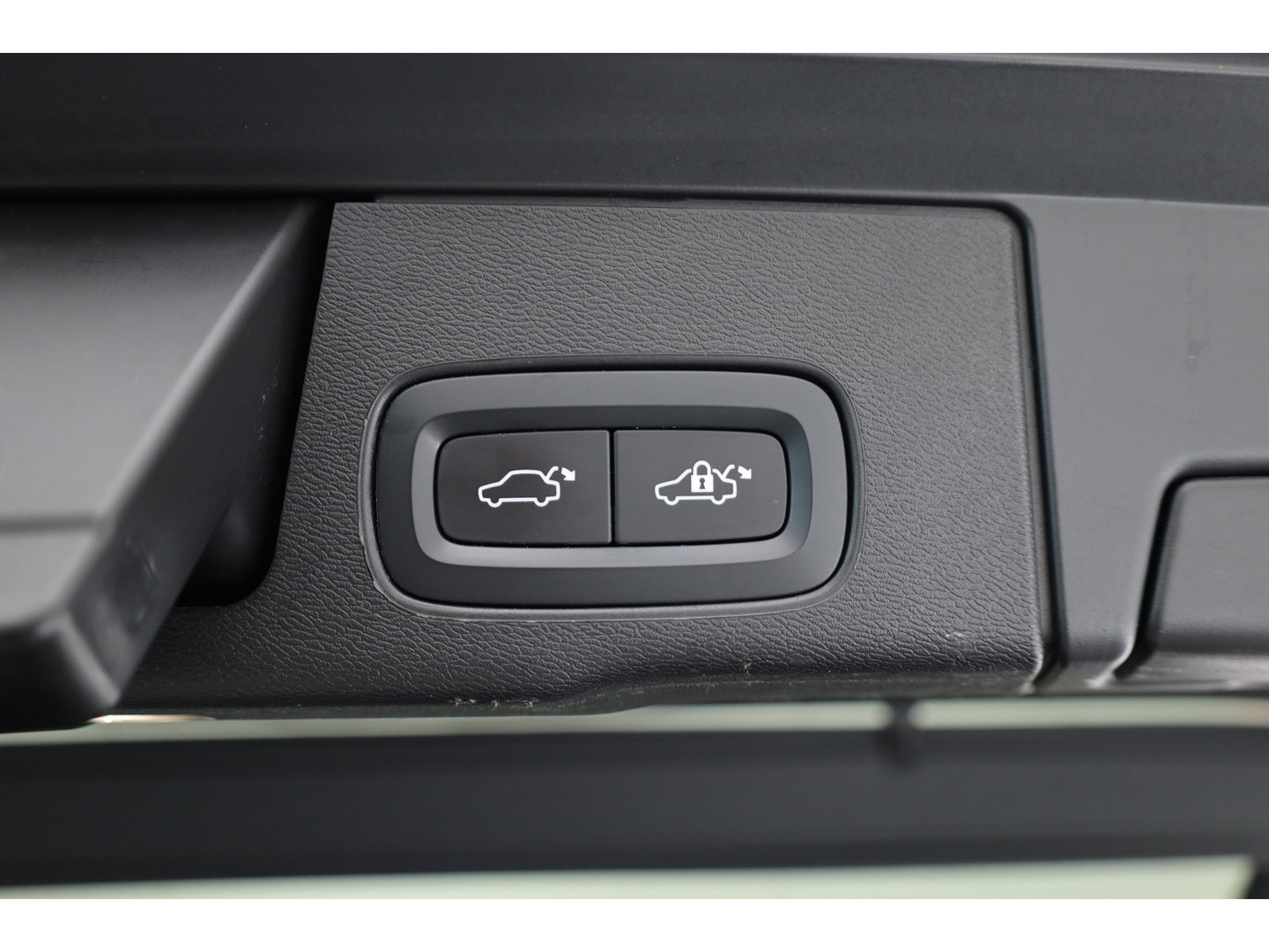 Volvo XC60 T6 Plug-in hybrid Plus Dark | Pano | Memory seats | 360cam | Elek. Trekhaak | 20'' | Pilot Assist | Stoel- Stuurverw.