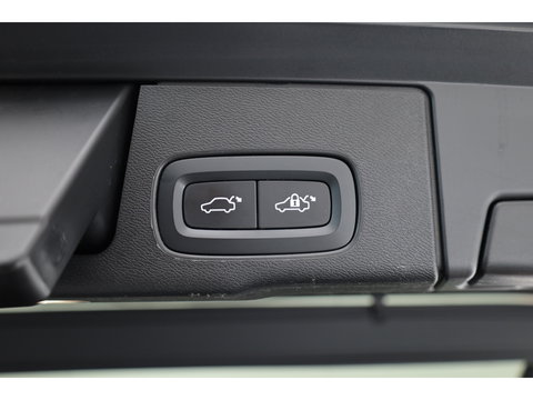 Volvo XC60 T6 Plug-in hybrid Plus Dark | Pano | Memory seats | 360cam | Elek. Trekhaak | 20'' | Pilot Assist | Stoel- Stuurverw.