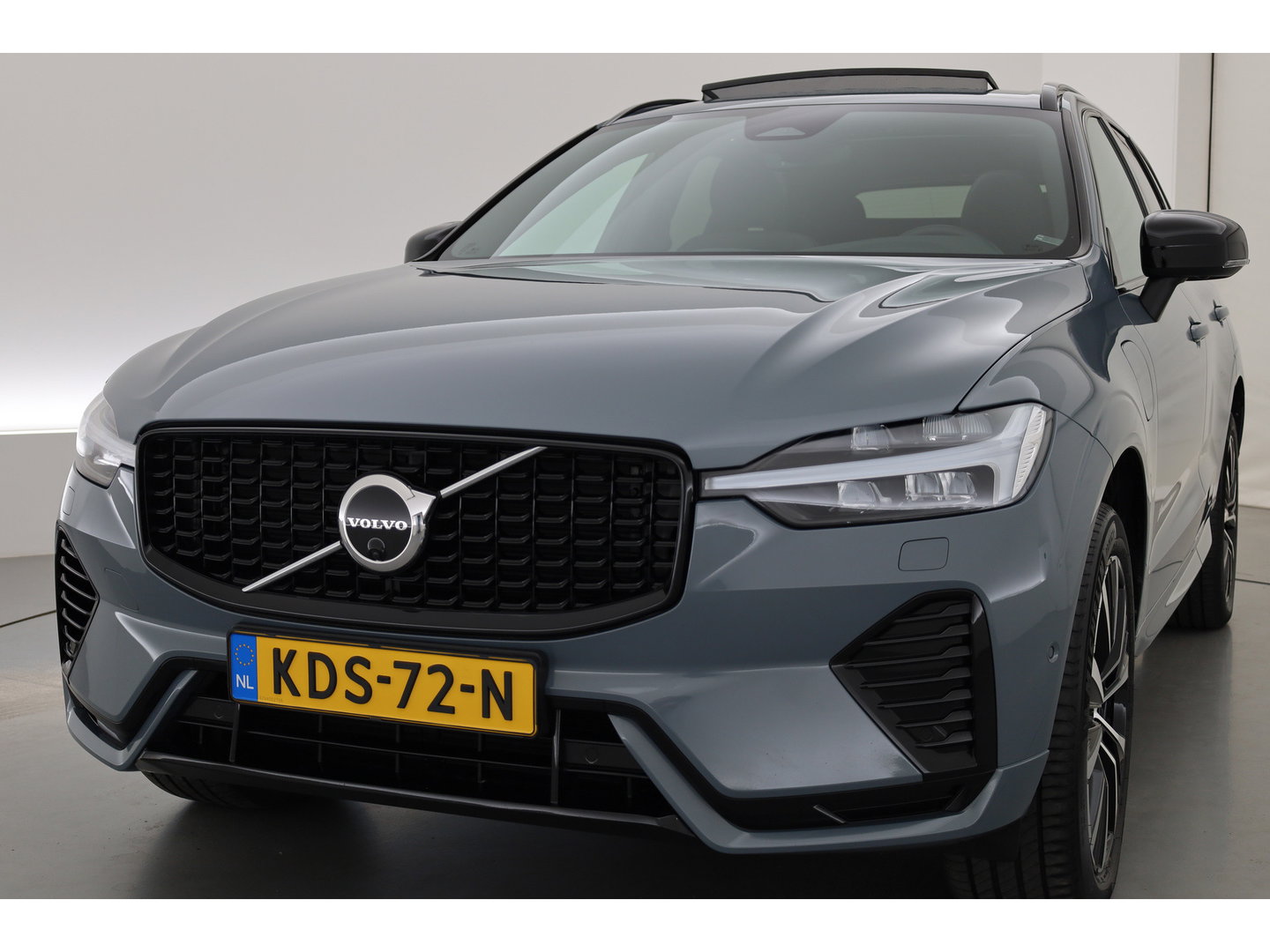 Volvo XC60 T6 Plug-in hybrid Plus Dark | Pano | Memory seats | 360cam | Elek. Trekhaak | 20'' | Pilot Assist | Stoel- Stuurverw.
