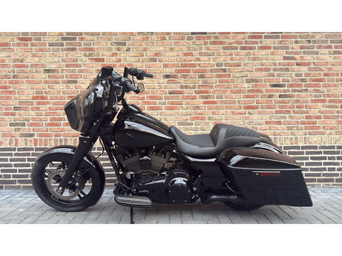 Harley Davidson 103 FLHXS Street Glide Special Streetglide CVO Blackout
