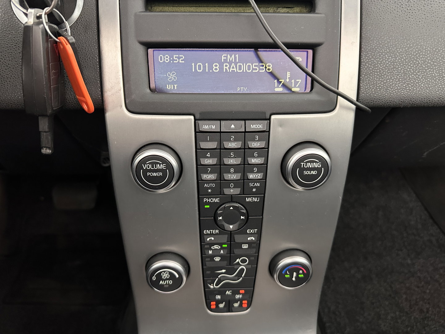 Volvo C70 Convertible 2.4 D5 Kinetic Aut. *LEATHER | XENON | MEMORY-PACK | HEATED-COMFORTSEATS | CARPLAY | ECC | PDC | CRUISE | 17''ALU | TOWBAR*