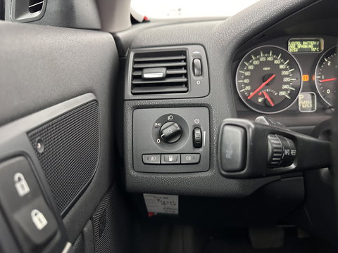 Volvo C70 Convertible 2.4 D5 Kinetic Aut. *LEATHER | XENON | MEMORY-PACK | HEATED-COMFORTSEATS | CARPLAY | ECC | PDC | CRUISE | 17''ALU | TOWBAR*