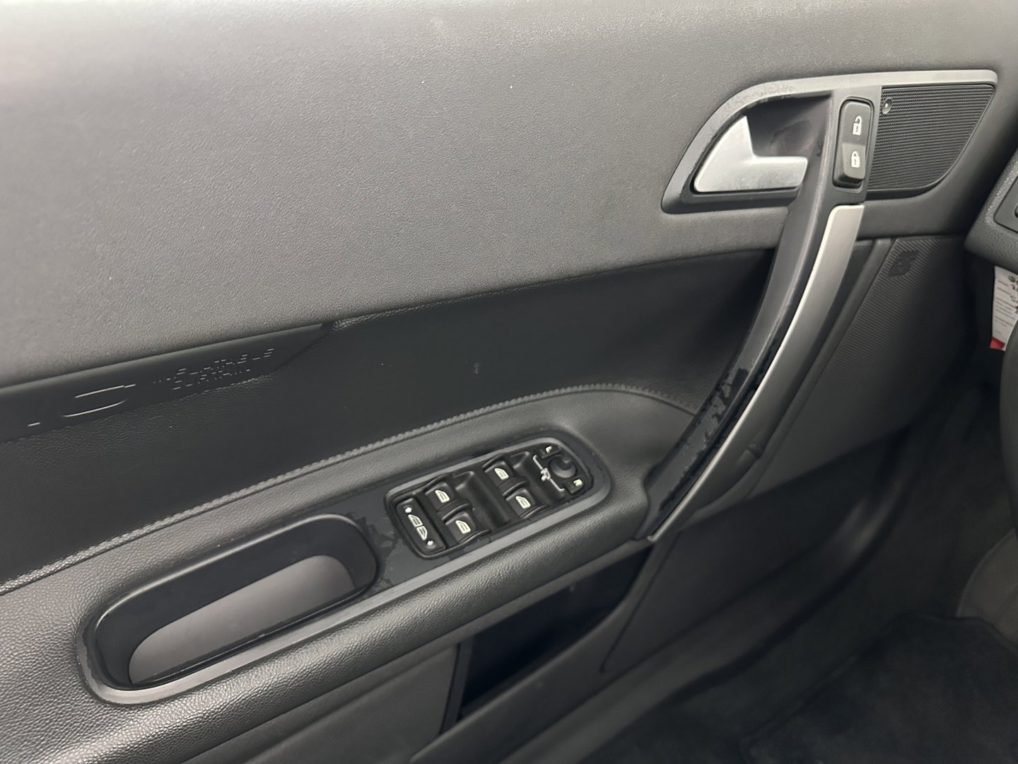 Volvo C70 Convertible 2.4 D5 Kinetic Aut. *LEATHER | XENON | MEMORY-PACK | HEATED-COMFORTSEATS | CARPLAY | ECC | PDC | CRUISE | 17''ALU | TOWBAR*