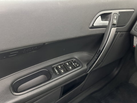 Volvo C70 Convertible 2.4 D5 Kinetic Aut. *LEATHER | XENON | MEMORY-PACK | HEATED-COMFORTSEATS | CARPLAY | ECC | PDC | CRUISE | 17''ALU | TOWBAR*