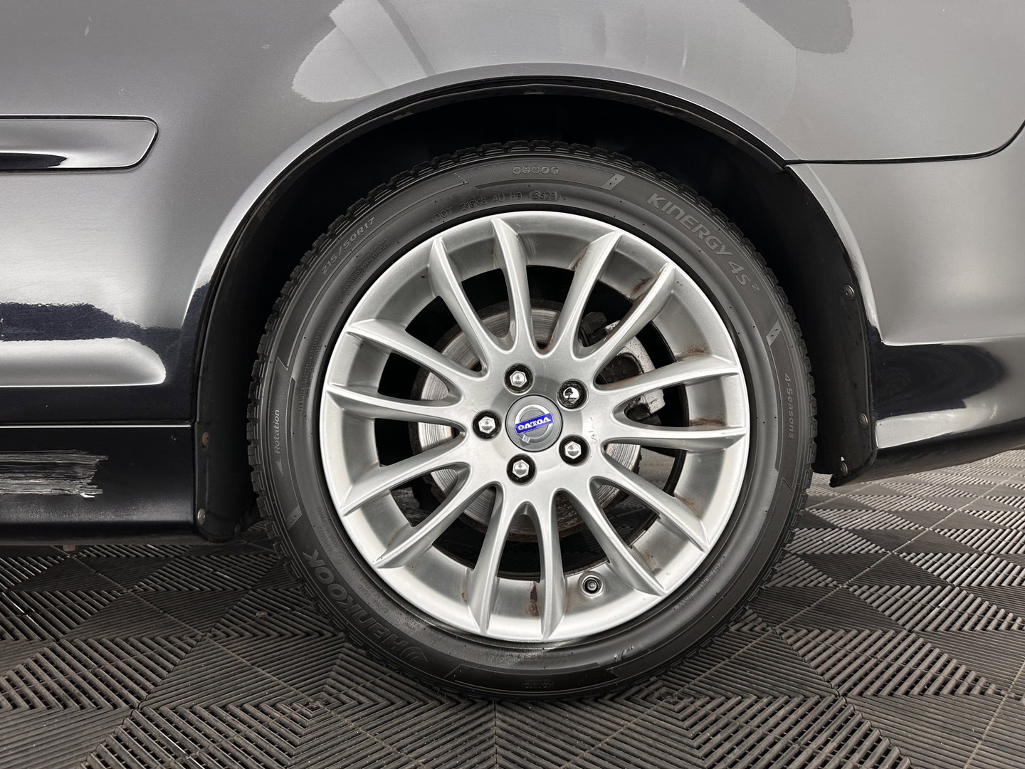 Volvo C70 Convertible 2.4 D5 Kinetic Aut. *LEATHER | XENON | MEMORY-PACK | HEATED-COMFORTSEATS | CARPLAY | ECC | PDC | CRUISE | 17''ALU | TOWBAR*